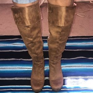 Size 8 1/2 suede boots